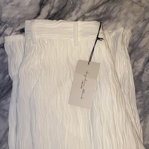 Helt nya jätte fina byxor, prislapp kvar  - Säljer dom här byxorna från Nakd av Angelica blick collection. Fick hem dom och dom var för stora för mig.