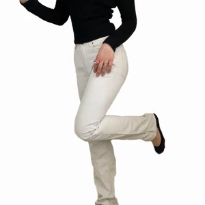 Vintage levis - Vintage levis i storlek 30 men sitter mer som en 27. Byxorna är benvita och i Manchester. Modell 551😍😍😍