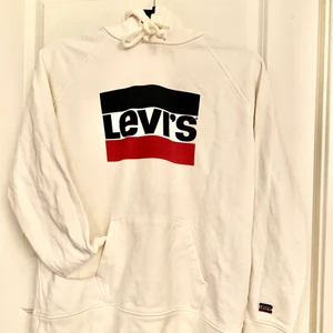 Levis hoodie - Inga defekter, fläckfri, storlek L använt som oversize hoodie på mig som är strl XS🌸