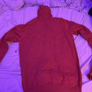 Polotröja  - Säljer för jag har inte den stilen längre<3 storlek M från Cubus. Sitter väldigt bra också ganska varm. Passar självklart M och neråt.