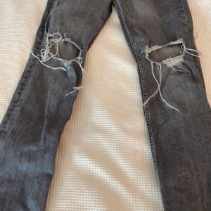 Jeans  - Säljer jeans som har bara använt 1 gång 