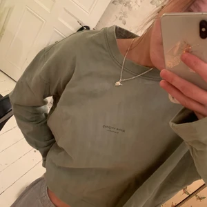 Acne tröja - Säljer denna skiiiiiitcoola acne tröja som är jätteunik, aldrig sett nån ha den men den är verkligen sjukt cool och najs. Man kan ha den till vardags eller fest. Superdupersnygg WOW❤️❤️❤️💕