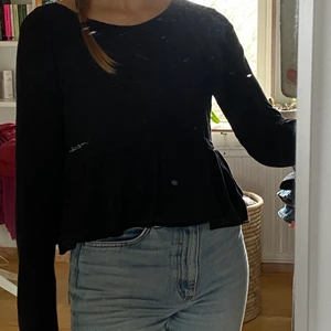 Långärmad topp - Långärmad svart topp från bondelid. Bra skick. Storlek xs/s. Hör av dig om du undrar något mer. 💞☺️ (Köparen står alltid för frakten) 