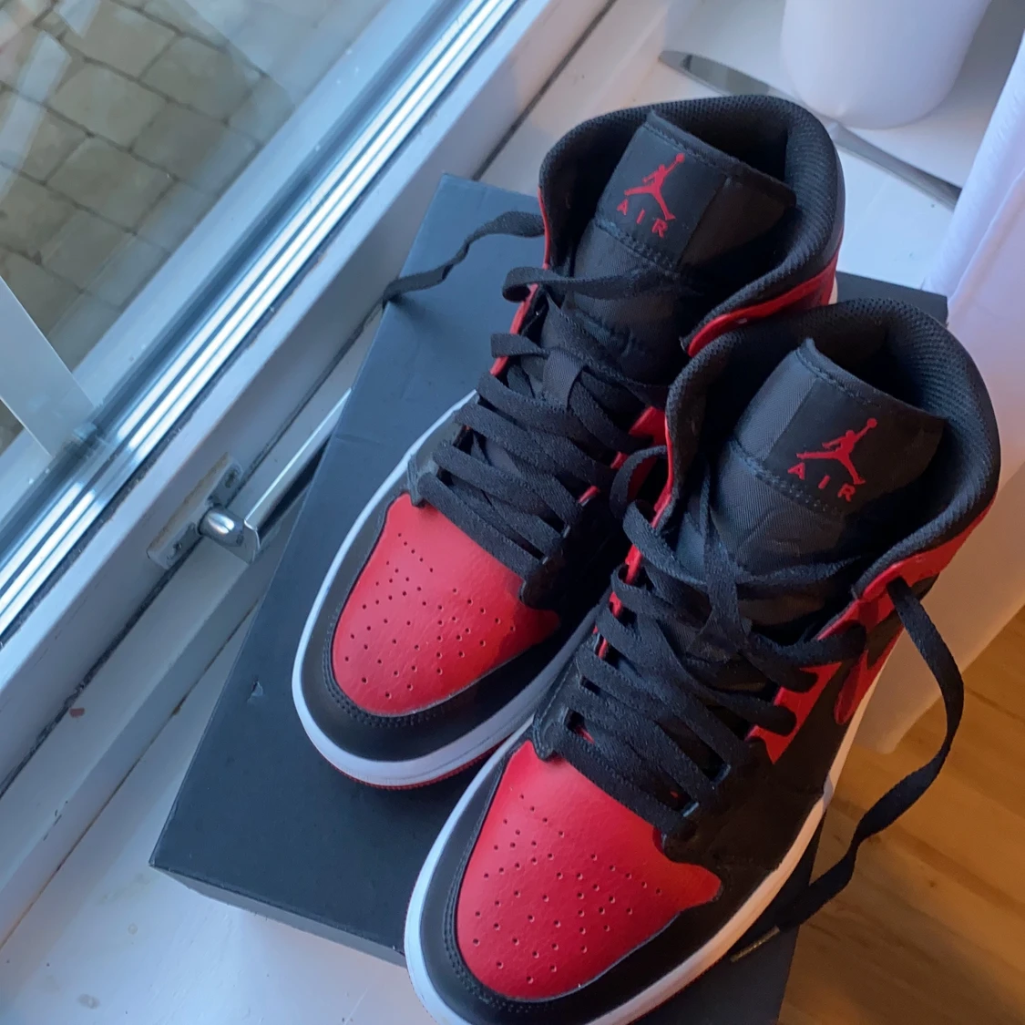Jordan 1 Mid Banned strl 41 - 90