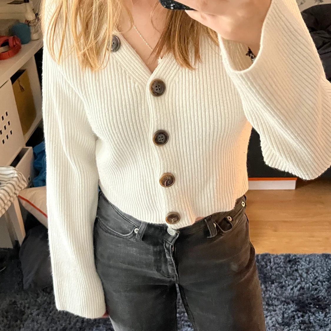 Vit kofta med knappar 