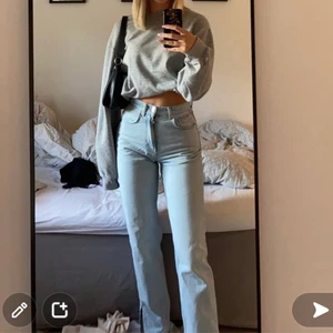 Gina Tricot jeans - Säljer nu mina favorit byxor för att de har blivit för små tyvärr. Ett par riktigt snygga byxor som sitter som en smäck och passar nog folk runt 165-170. Priset går att diskuteras. 