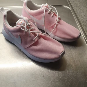 Nike skor stl 38,5 - Nike skor i jättebra skick, stl.38,5