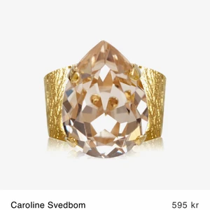 Caroline svedbom - Näst intill ny svedbom ring. Säljer den för halva priset mot vad den kostar ny. Nyskick