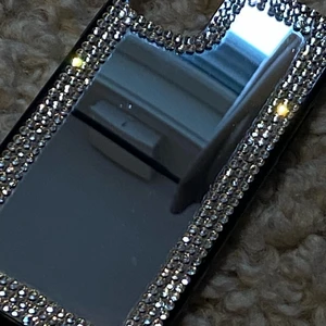 Mbilskal iPhone 11  - Används några gånger på andra bilden kan man de lite repor men det är inget man tänker på när man har skalet 