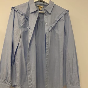 En classy skjorta från H&M - En fin skjorta använd 3 ggr men för liten för mig 
