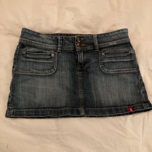 EDC by esprid kjol - Kjol i bra skick, pris kan diskuteras och mer information privat!! 