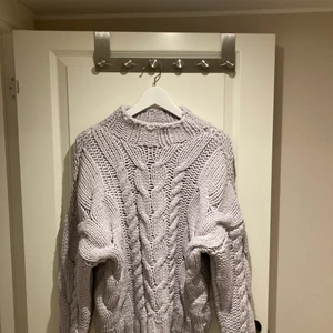Stickad tröja  - Mysig ljus-/syrenlila stickad tröja från zara! Strl M! 