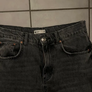 90s Jeans - De populära 90s jeansen från Gina! Sitter som en smäck på mig som brukar vara S. Inga defekter❤️❤️❤️❤️