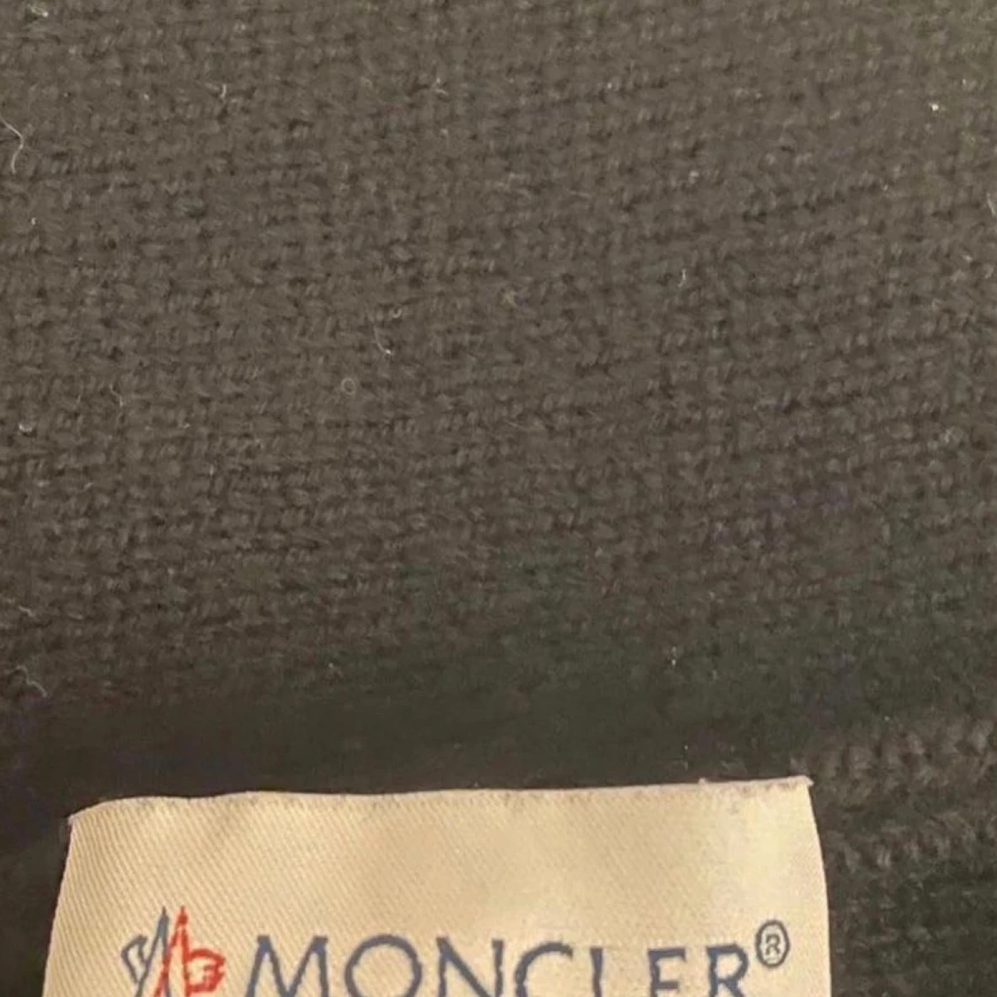 Monlcer mössa svart - 91