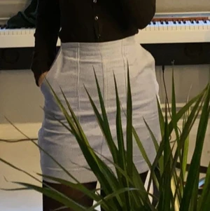 Cubus - Blå minikjol - Jättefin och smickrande minikjol i manchestertyg från Cubus. Säljer då den inte passar längre. Storlek 38 men passar snarare 34 och 36.