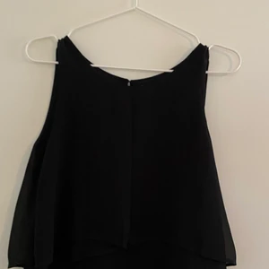 Topp från H&M, storlek 34 - Topp från H&M, storlek 34. Använd ett få antal gånger, passningsformen är bra👍🏼