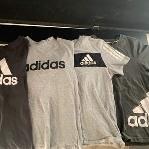 Fyra adidas t-shirts barn strl M. 1st 30kr 4st 100kr