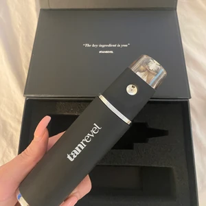 Tanrevel pro - säljer min tanrevel pro, använd ett fåtal gånger och säljs pga att jag gillar den lilla mer. säljer endast maskinen och ingen färg med❤️