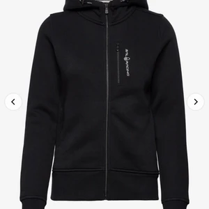 sail racing hoodie svart S - Använd några gånger , ser fin ut. Köparen får betala för frakten själv 