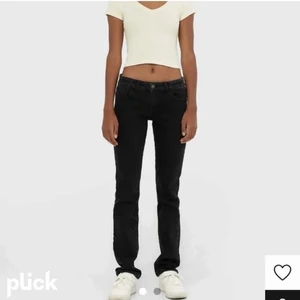 Lågmidjade jeans - Superfina jeans som tyvärr är lite försmå, köpta på plick men är i nyskick. Slutsålda på zalandos hemsida