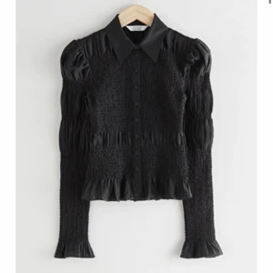 Topp - Svart topp från other storeis nyskick , Frakt 57kr💕