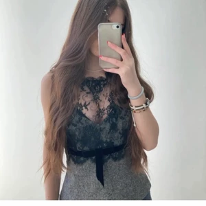 Luisa Spagnoli Corset - Luisa Spagnoli is a very famous, expensive Italian design store. It is a high quiality store. It has no damage too, and I'm selling a very expensive corset, for a much cheaper price!