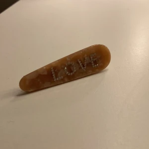 Hårspänne💗 - Säljer detta lilla gulliga hårspännet för endast 10kr + frakt💗