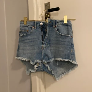 Blå jeans shorts  - Köparen står för frakten.💕 