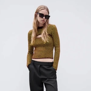 Stickad Jaquard tröja - En slutsåld stickad så cool tröja från Zara som jag tyvärr inte fått användning för!! Den är i storlek M och så skön💕