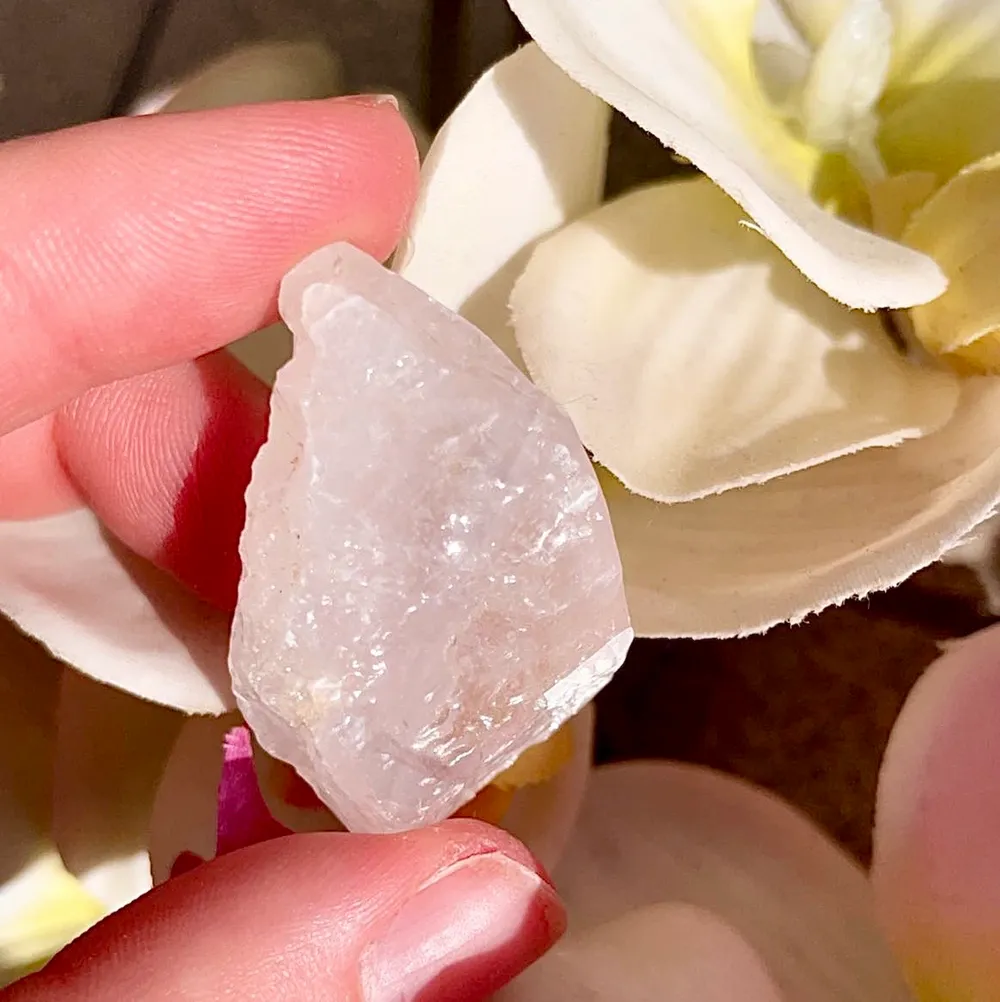 Kristall: Ice kalcit 🌸 se mer om kristallens egenskaper på bild 2 💕. Övrigt.