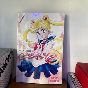 Sailor Moon manga 1 - Bok 1 av populära serien Salior Moon. Boken är på engelska. Bra skick!!! Skriv privat för frågor eller mer bilder!! 70kr+frakt! :) Sammfraktar gärna med något annat jag har lagt ut :)