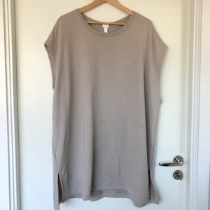 Klänning / väst  - Lång väst / klänning från H&M strl XL. 