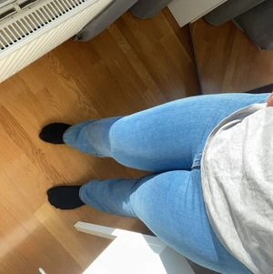 Jeans storlek L - Utsvänga Jeans i storlek L säjer den för 100 +frakt hör av dig ❤️bra skick  