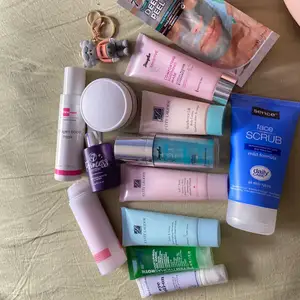 1 cliniderm age prevent barely used 50 ml, cica med collagen boost mask barely used (was like 500 kr) , L’Oréal triple active (used 1 time) , w7 princess potion complexion booster & primer, trines wardrobe eye roll on, Peter Thomas Roth cucumber gel mask used but a there is like a half left, Douglas sensitive focus soothing mask, Douglas clear focus correcting serum, sense face scrub, Estée Lauder foaming cleanser, Estée Lauder makeup remover, Estée Lauder body lotion, 7th heaven deep pore peel 