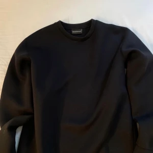 Emporia Armani Sweatshirt  - Ny Emporia armani sweatshirt  Använts 2 gånger Original pris: 1850kr Väldigt skönt material Pris kan diskuteras
