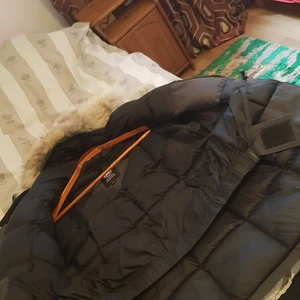 Canada goose expedition - Jag köpte jackan ett år sen den i NK Göteborg jag har tappat bort kvitto på den men den är äkta 100% 