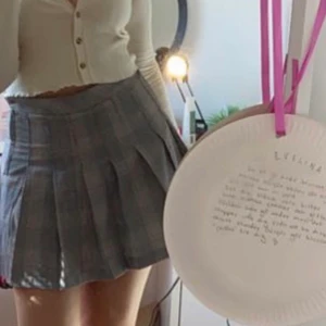 Rutig kjol - Rutig kjol från h&m som jag köpte i höstas. Storlek 40