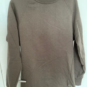 ICANIWILL Tröja Strl M - Passformen är lång och smal. Storleken är M