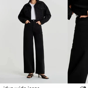 Idun Wide Jeans - Jätte fina byxor💞 väldigt bra skick, byxorna är i storlek 32 och passar en XS o S💞 byxorna köptes för 500kr frakten står köparen för. skriv om du är intresserad 💘