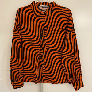 Skjorta NAKD - Lite oversized skjorta från NAKD, endast använd en gång! Köparen står för eventuell frakt! :)