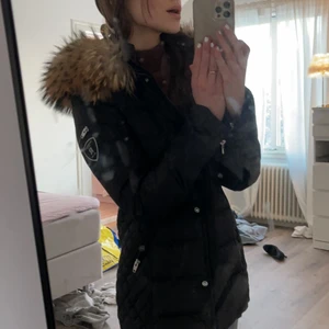 Rockandblue jacka!  - Fyndpris på denna helt oanvända rockandblue jacka! Säljes för 1000 kr och är helt oanvänd (nypris runt 3900) storlek 36. Kan mötas annars står köparen för frakt🤍