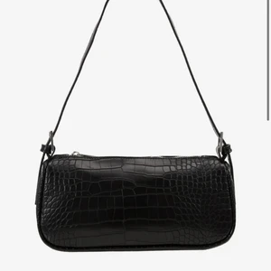 Väska Gina  -  Säljer denna fina väska på grund av att den inte kommer till användning. 