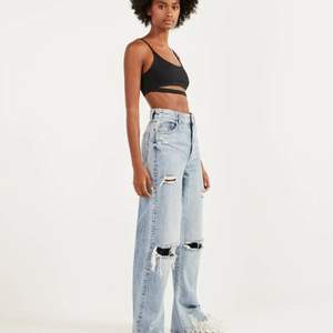 Blåa 90s jeans i strl 36, bra skick och använda 1 gång. 200kr inkl frakt. 💕