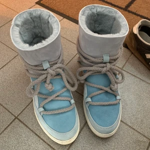 Inuikii - Skitcoola skor från inuikii, använda 2 gånger, beställde dom på rea för 1900kr för en vecka sen. Box medföljer såklart, storlek 39 men passar även 40 skulle jag säga.  