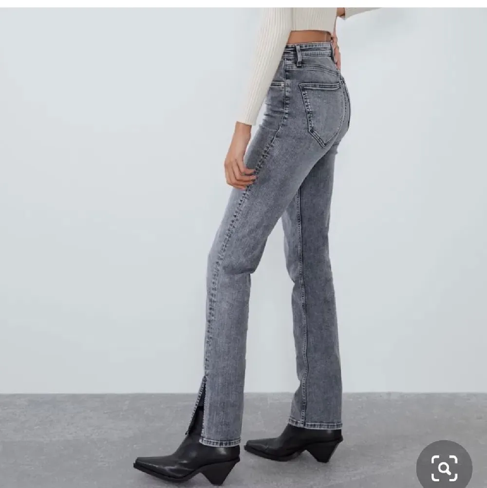 Zara jeans💓 slitna nere vid fötterna då dom är korta på mig (lånade bilder) . Jeans & Byxor.