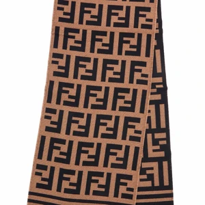 Fendi scarf - Finns i svart och vit också