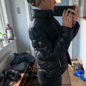 Dunjacka glansig - Glansig dunjacka från Morris strl S. Nypris 2 100kr