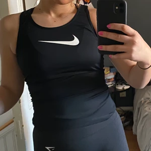 Träningslinne - Från Nike, så bra passform och modell men tränar aldrig i linne så det är nästan aldrig använt!