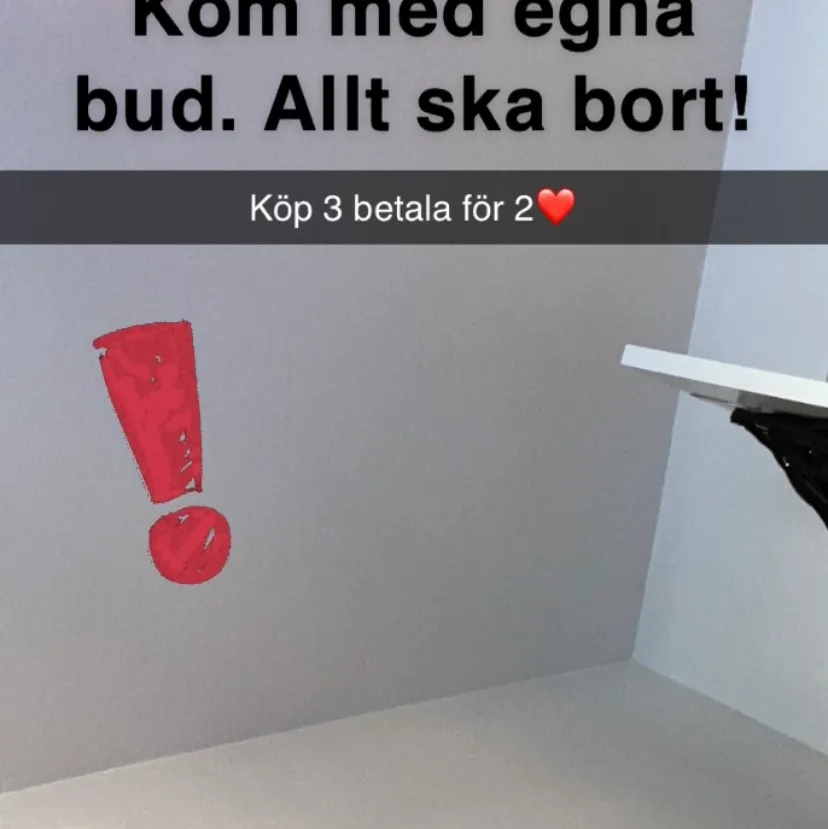 Kom med egna bud, vill få bort allting!! . Toppar.