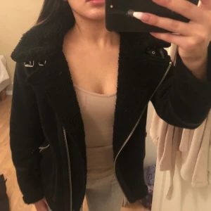 Svart jacka  - Väldigt fin jacka storlek 34